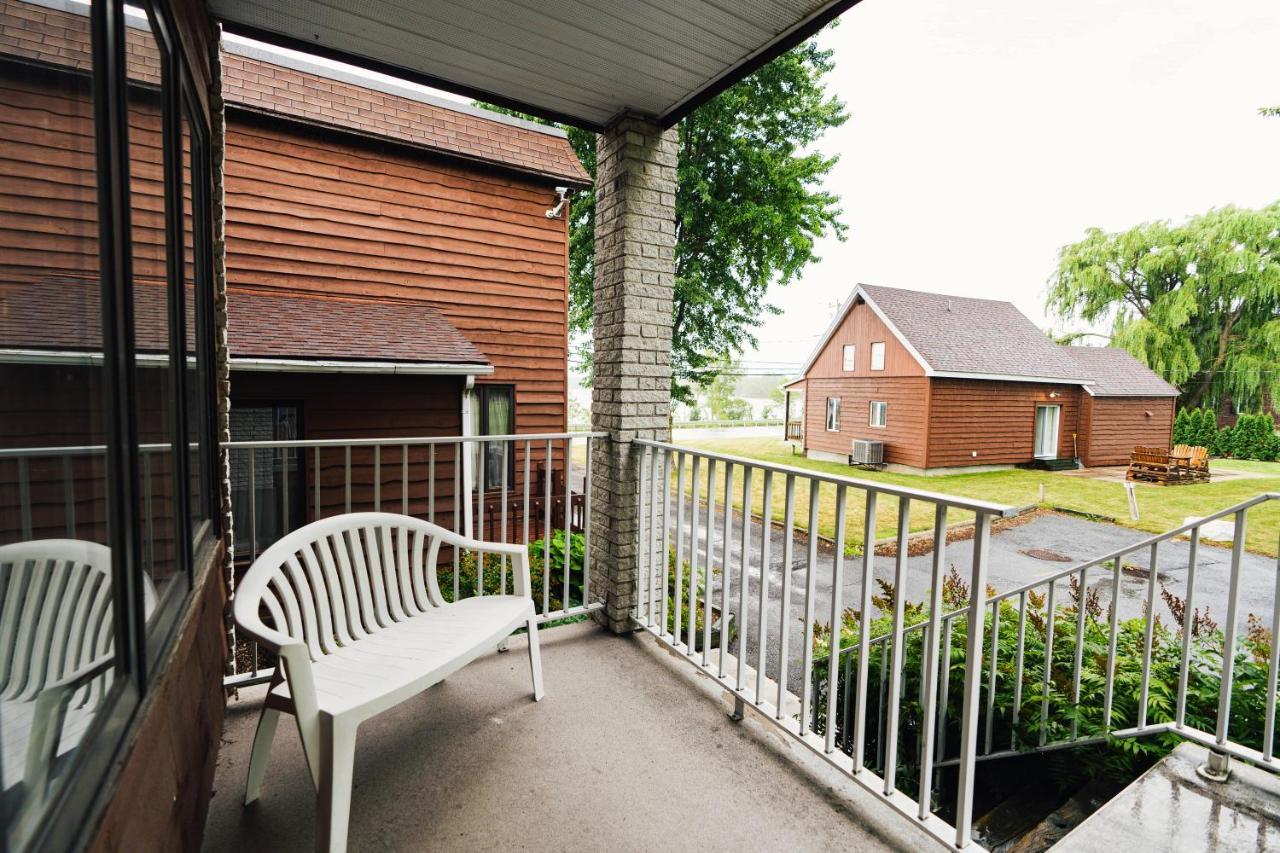 Auberge Harris Saint-Jean-sur-Richelieu ภายนอก รูปภาพ