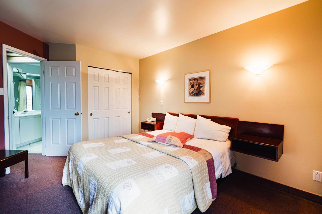 Auberge Harris Saint-Jean-sur-Richelieu ภายนอก รูปภาพ