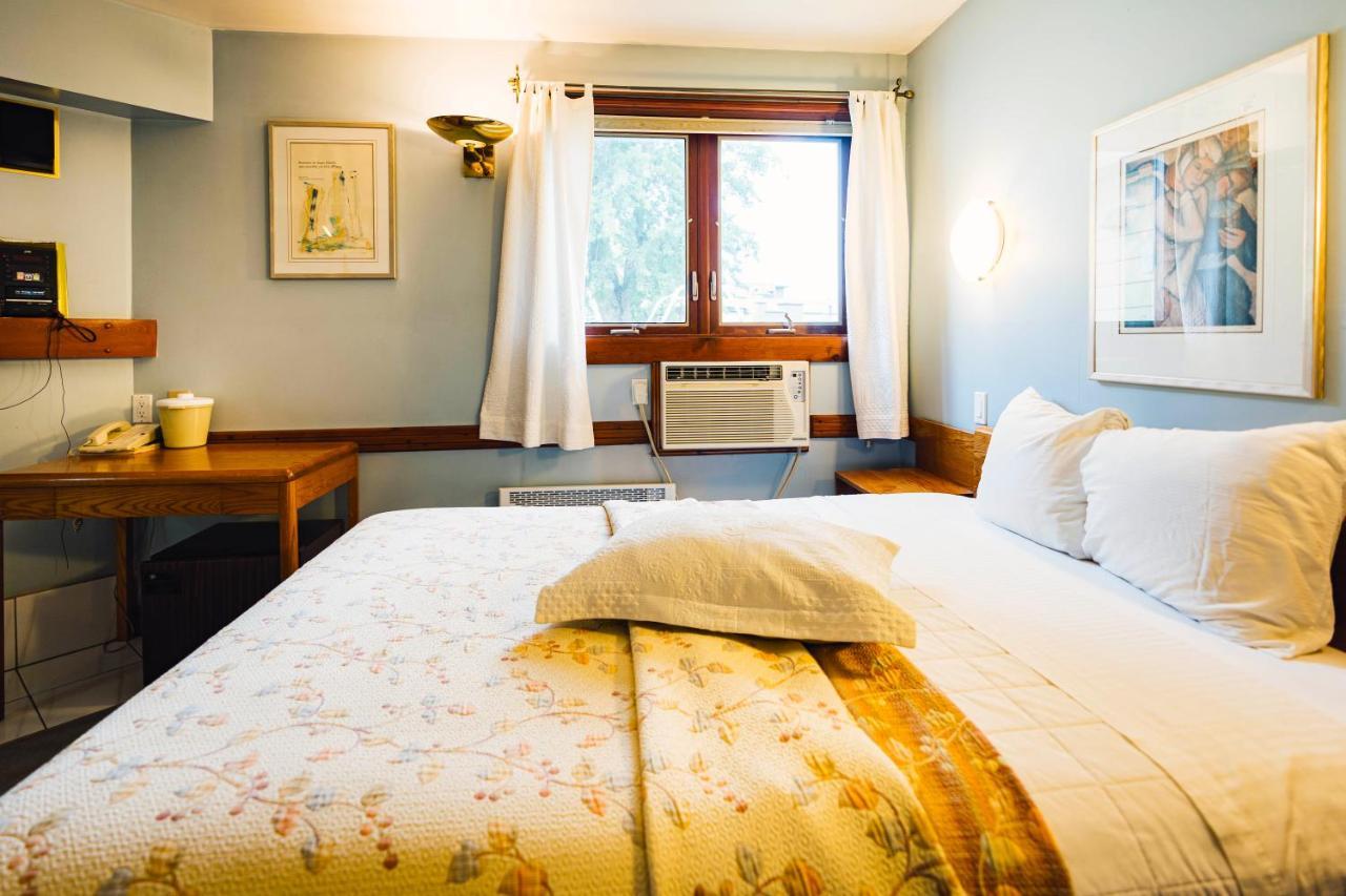 Auberge Harris Saint-Jean-sur-Richelieu ภายนอก รูปภาพ