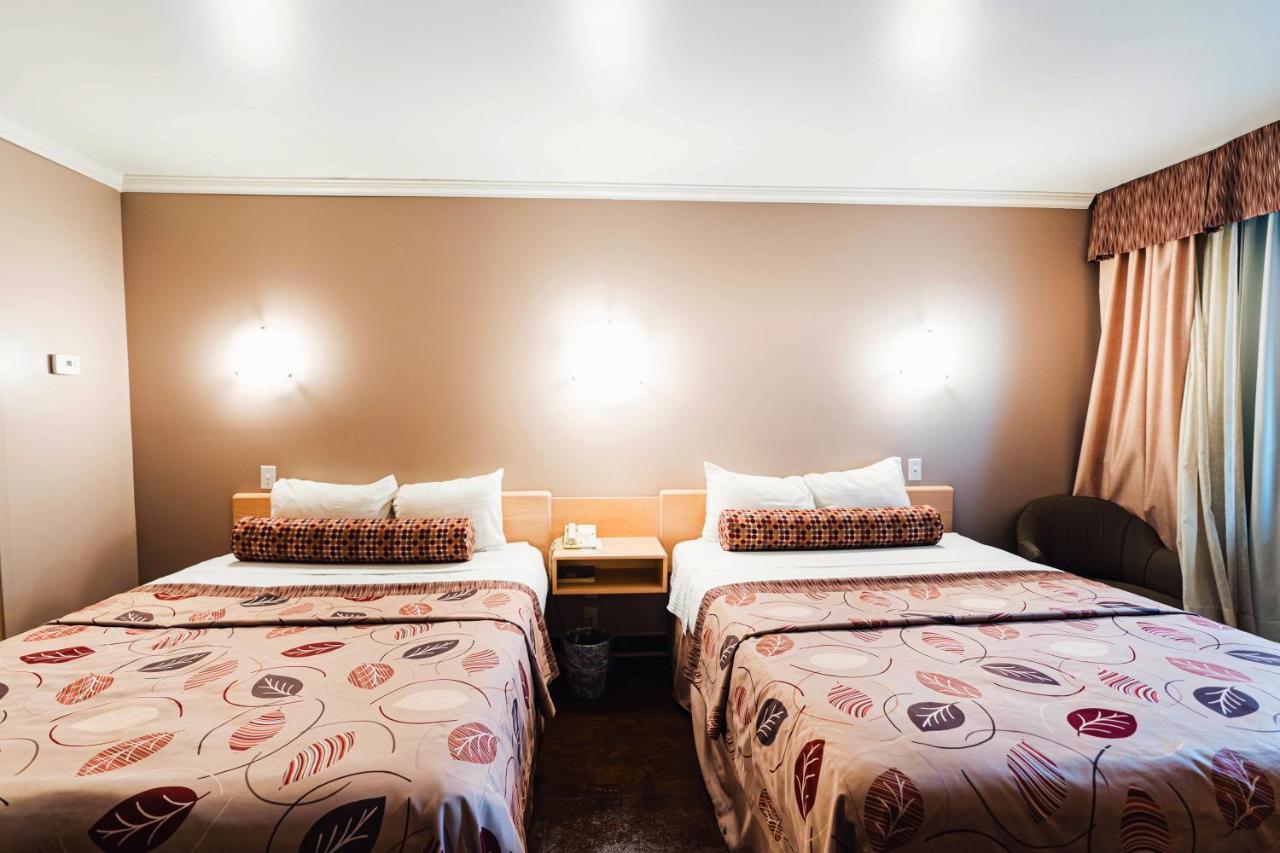 Auberge Harris Saint-Jean-sur-Richelieu ภายนอก รูปภาพ