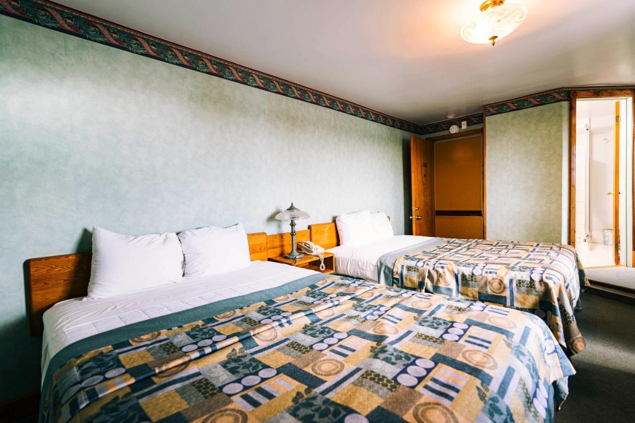 Auberge Harris Saint-Jean-sur-Richelieu ภายนอก รูปภาพ