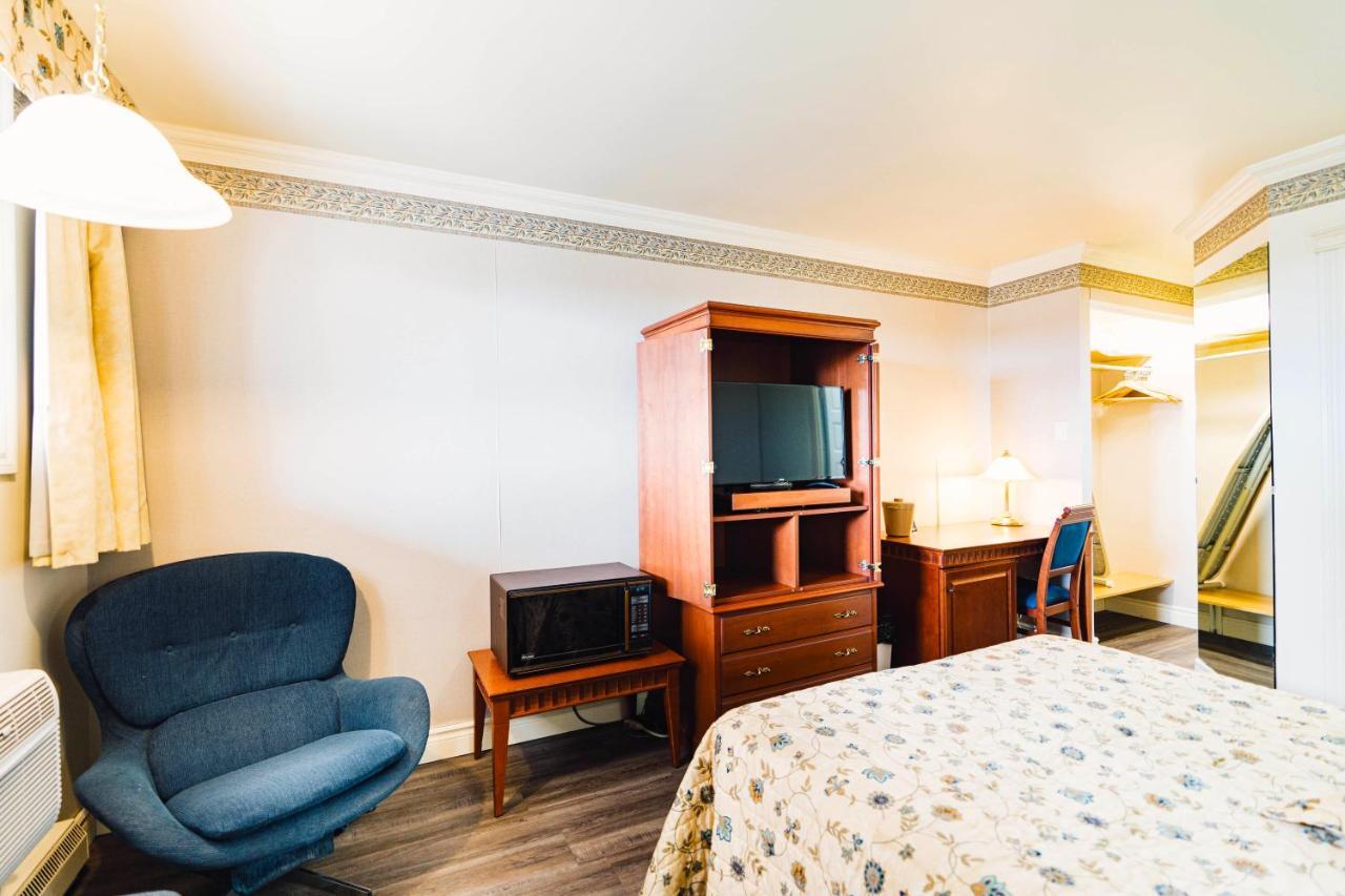 Auberge Harris Saint-Jean-sur-Richelieu ภายนอก รูปภาพ