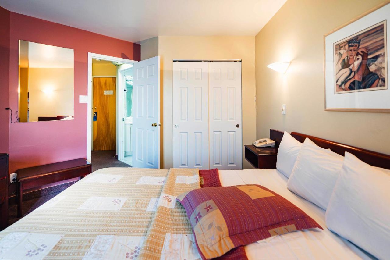 Auberge Harris Saint-Jean-sur-Richelieu ภายนอก รูปภาพ
