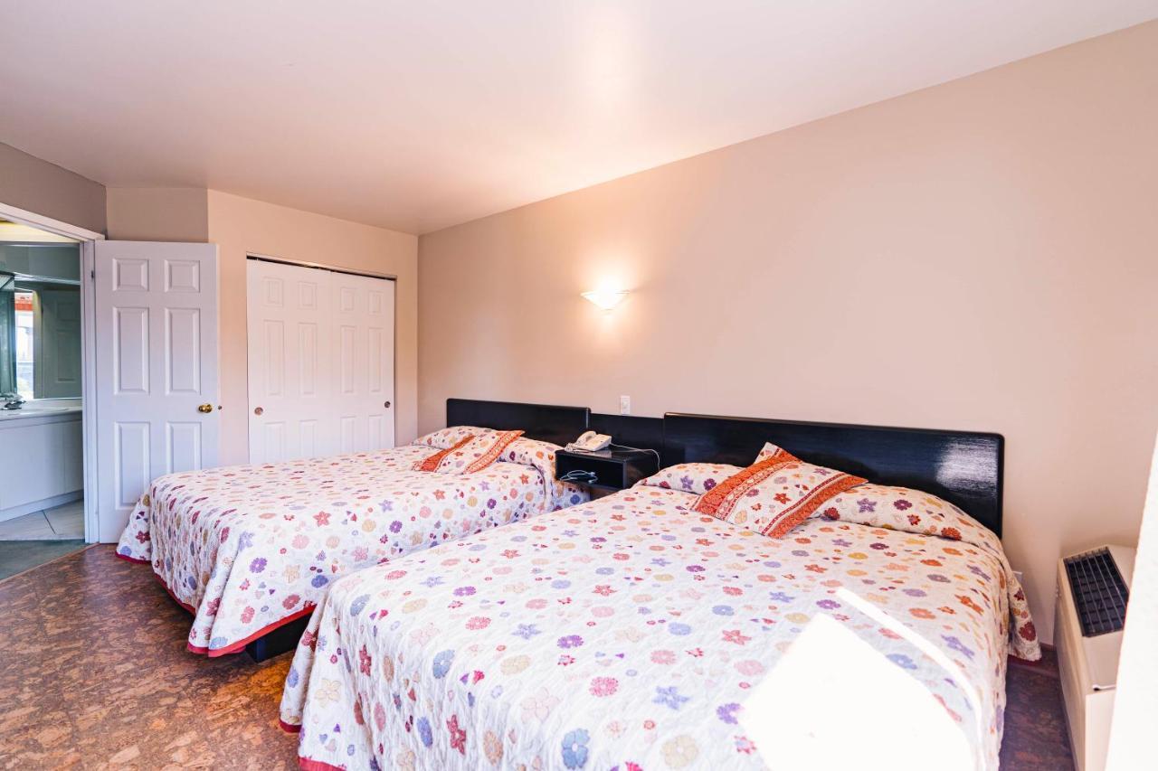 Auberge Harris Saint-Jean-sur-Richelieu ภายนอก รูปภาพ
