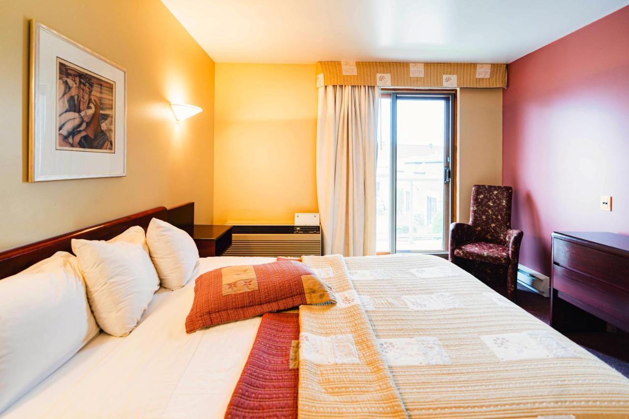 Auberge Harris Saint-Jean-sur-Richelieu ภายนอก รูปภาพ