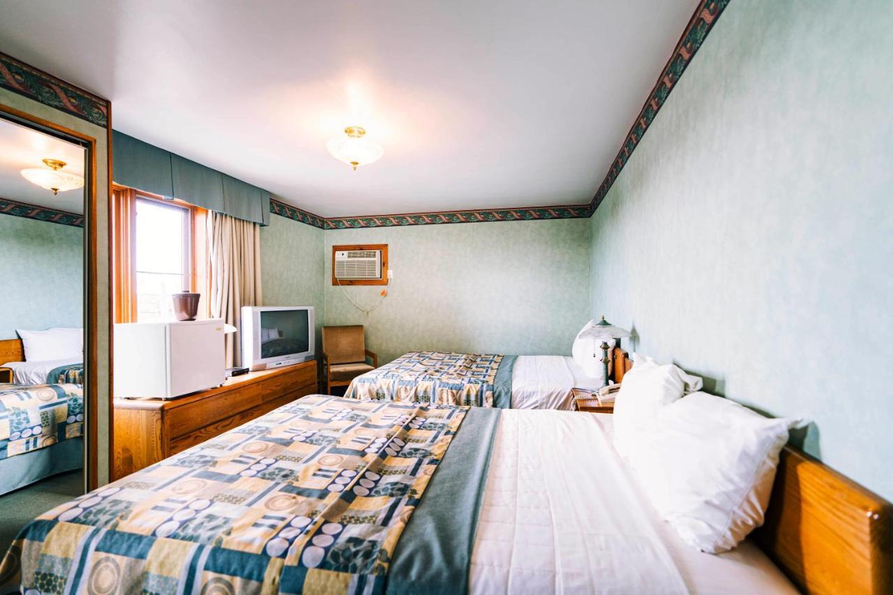Auberge Harris Saint-Jean-sur-Richelieu ภายนอก รูปภาพ