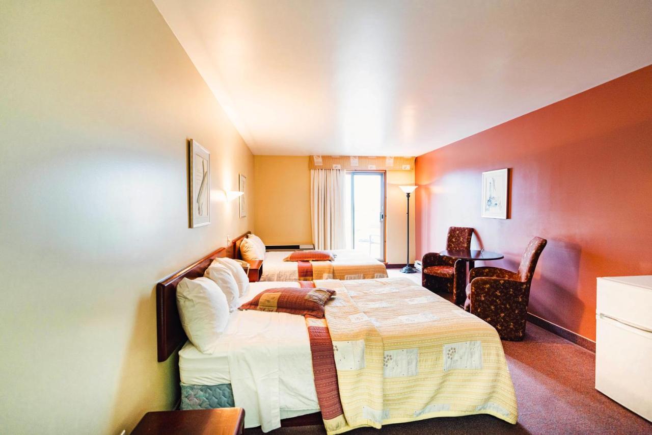 Auberge Harris Saint-Jean-sur-Richelieu ภายนอก รูปภาพ