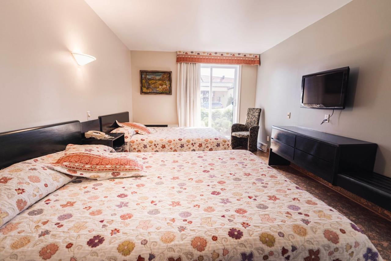 Auberge Harris Saint-Jean-sur-Richelieu ภายนอก รูปภาพ