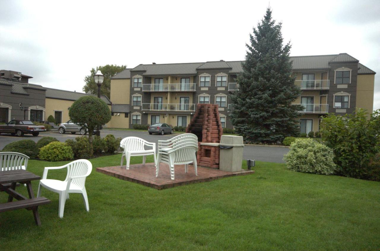 Auberge Harris Saint-Jean-sur-Richelieu ภายนอก รูปภาพ