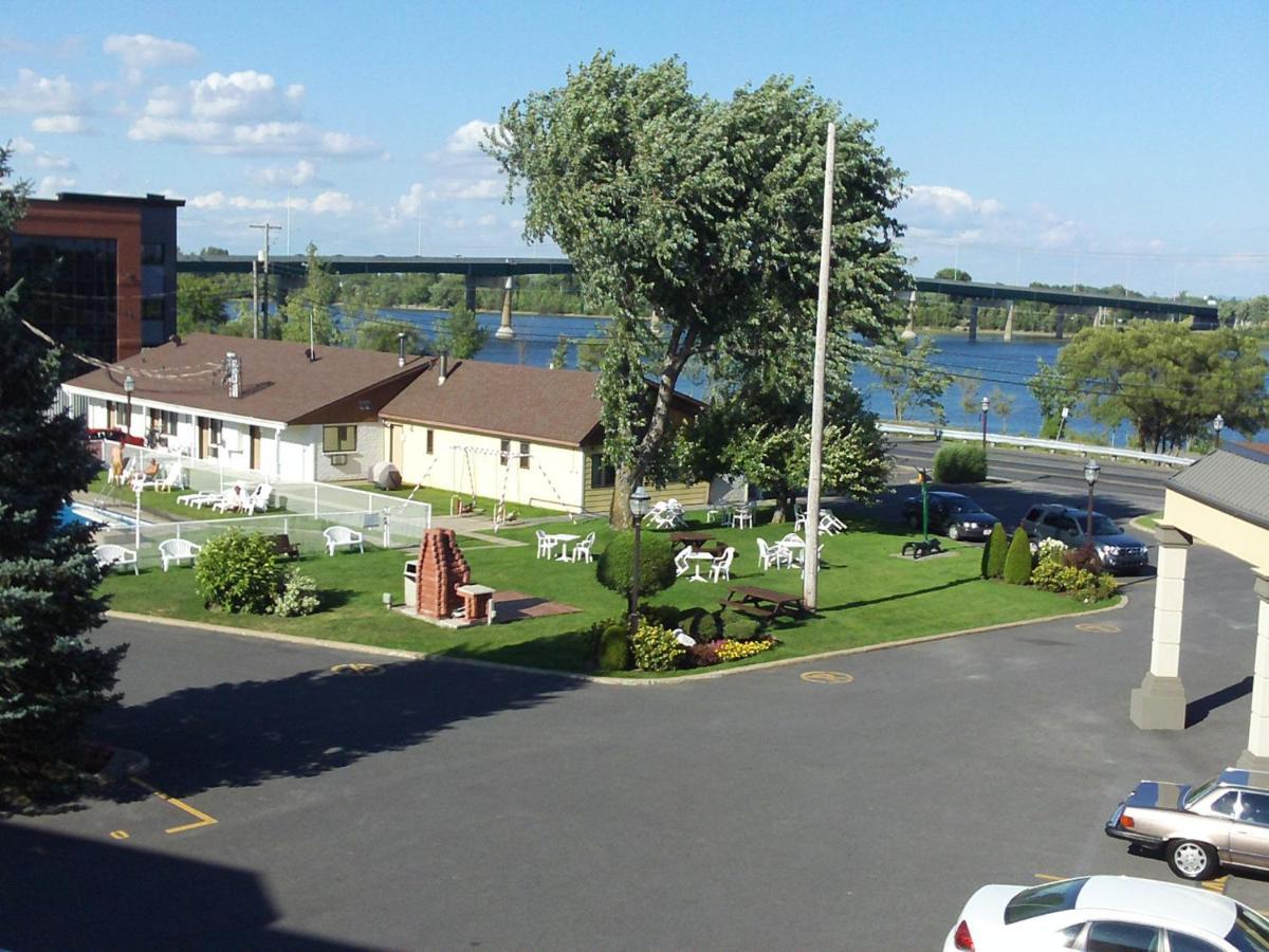 Auberge Harris Saint-Jean-sur-Richelieu ภายนอก รูปภาพ