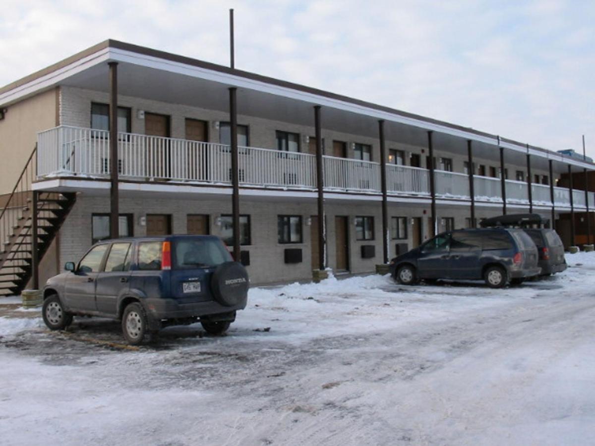 Auberge Harris Saint-Jean-sur-Richelieu ภายนอก รูปภาพ