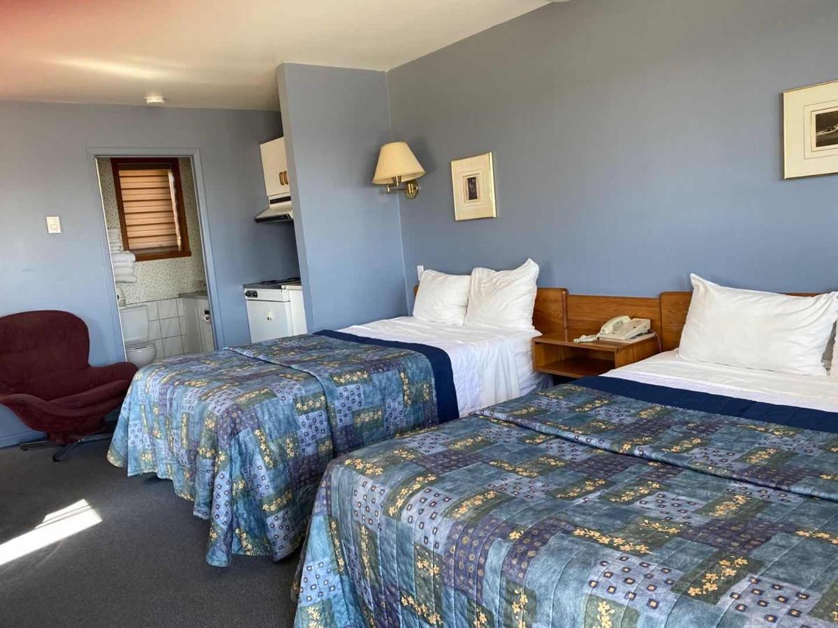 Auberge Harris Saint-Jean-sur-Richelieu ภายนอก รูปภาพ
