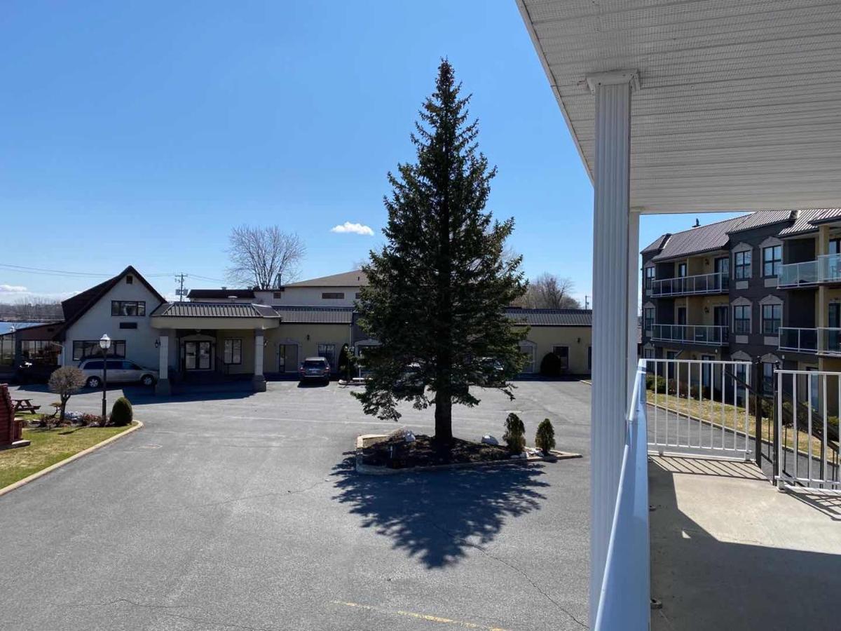 Auberge Harris Saint-Jean-sur-Richelieu ภายนอก รูปภาพ