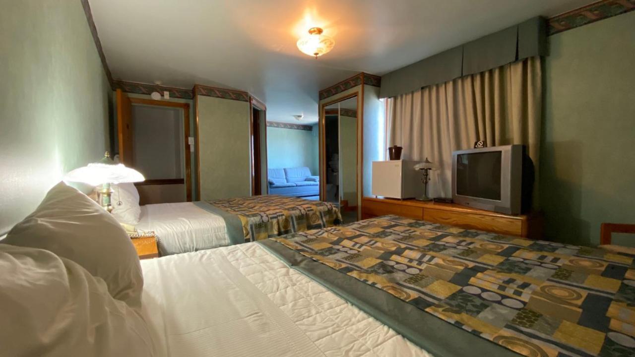 Auberge Harris Saint-Jean-sur-Richelieu ภายนอก รูปภาพ
