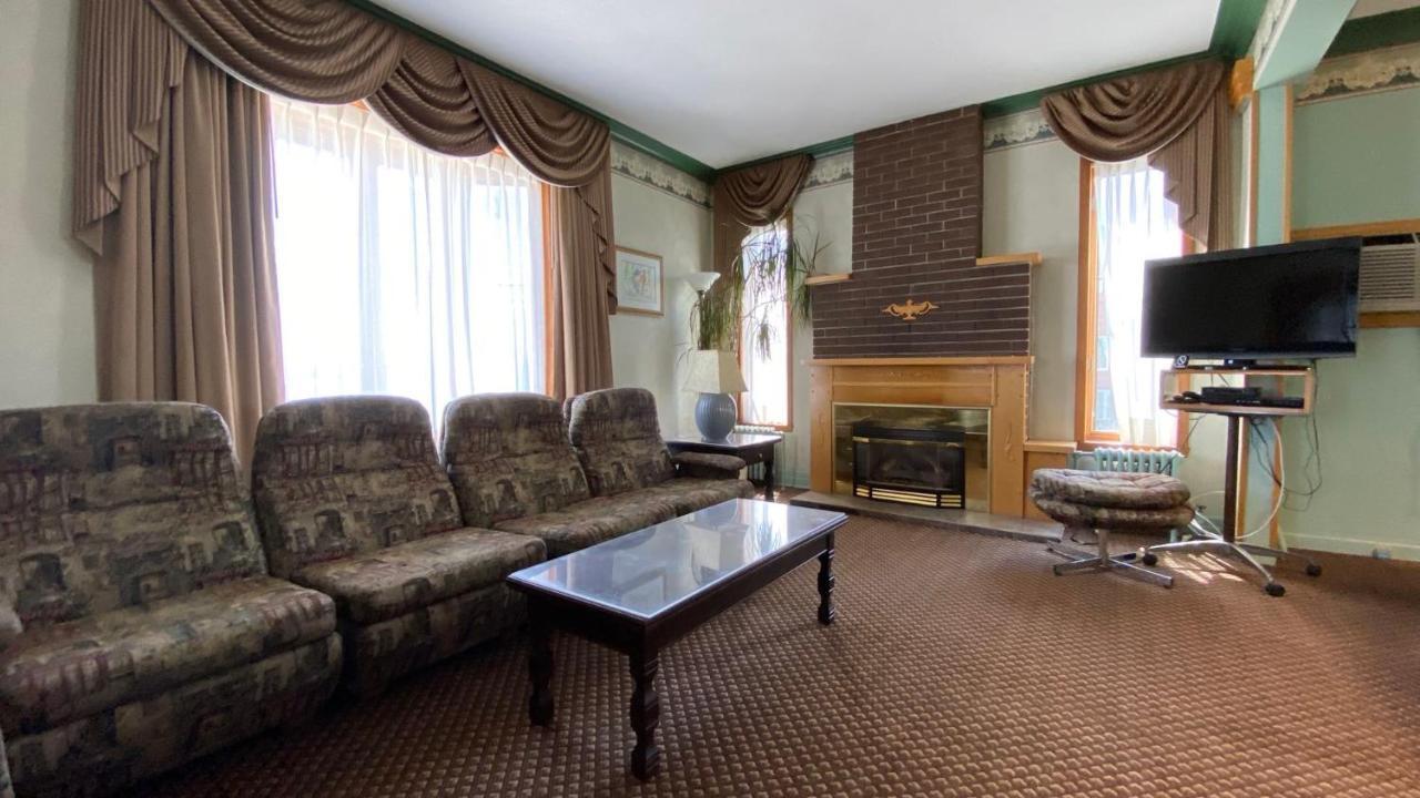 Auberge Harris Saint-Jean-sur-Richelieu ภายนอก รูปภาพ