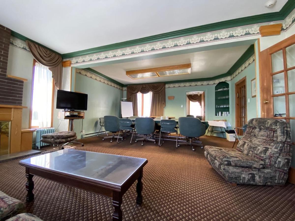 Auberge Harris Saint-Jean-sur-Richelieu ภายนอก รูปภาพ